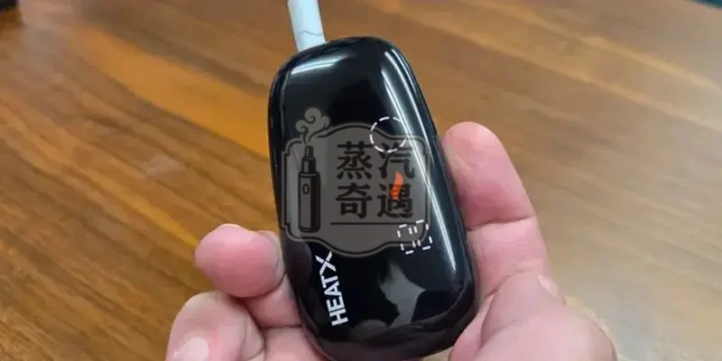 手拿HeatX二回機-IQOS-ILUMA專用加熱菸主機-正面展示實拍